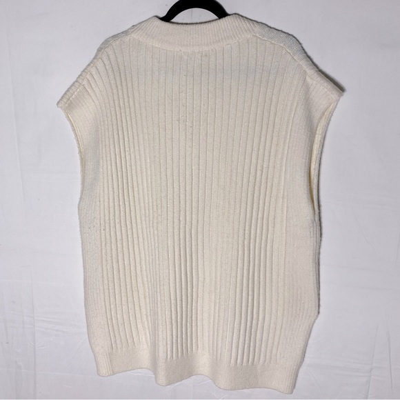 5/$25 Old Navy Oversized Cream Ribbed V Neck Sweater Vest M - Picture 2 of 14